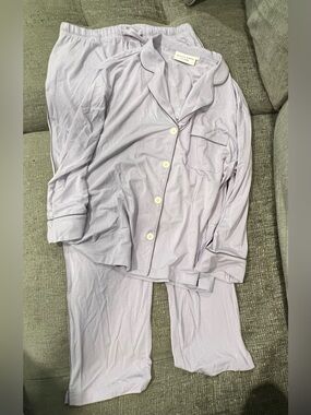 Sleepy Jones Lavender Notch-Collar Button Pajama Top   L16